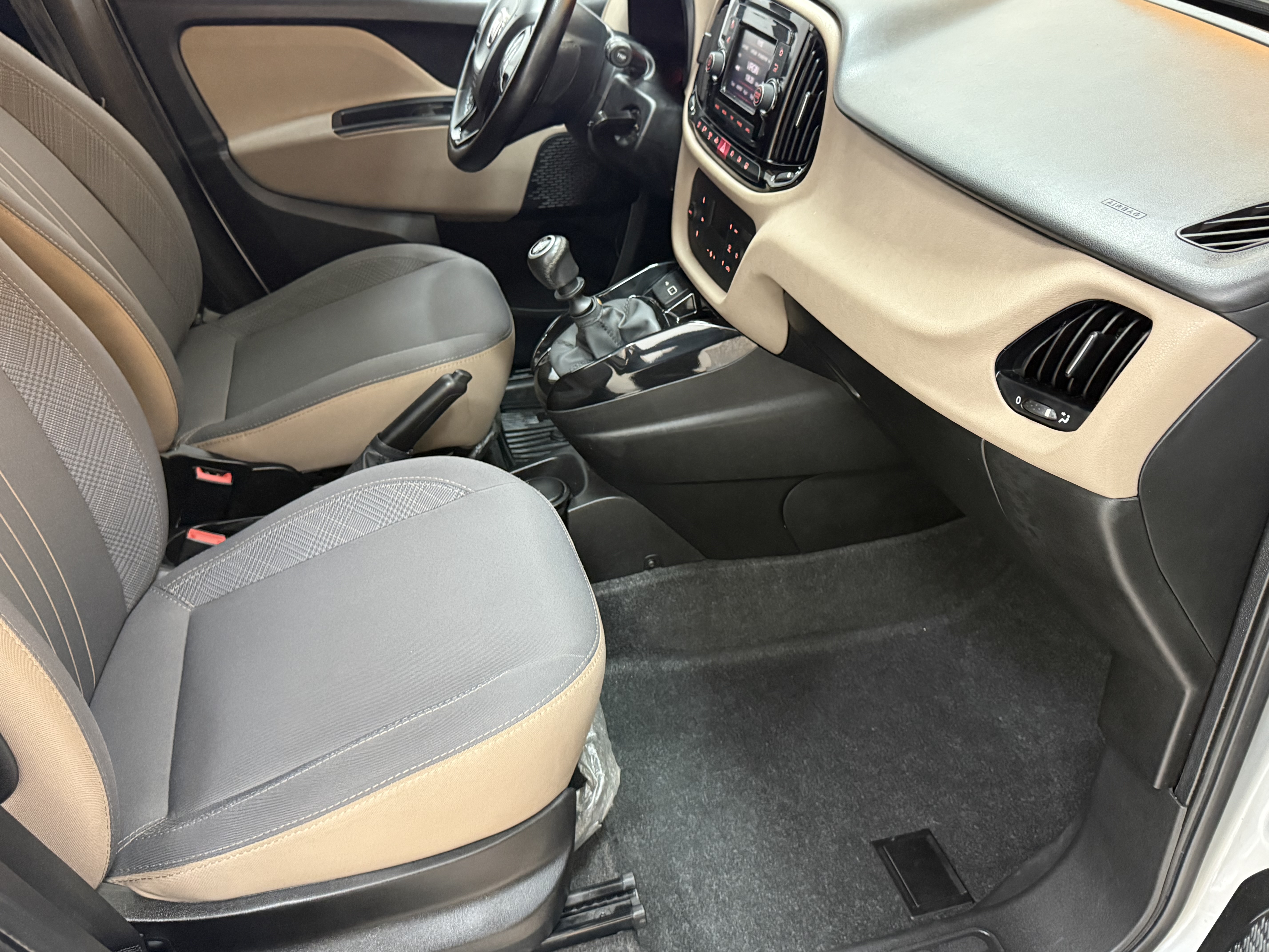  2021 DobloCombi 1.6MJet PremioP 85.860 Km