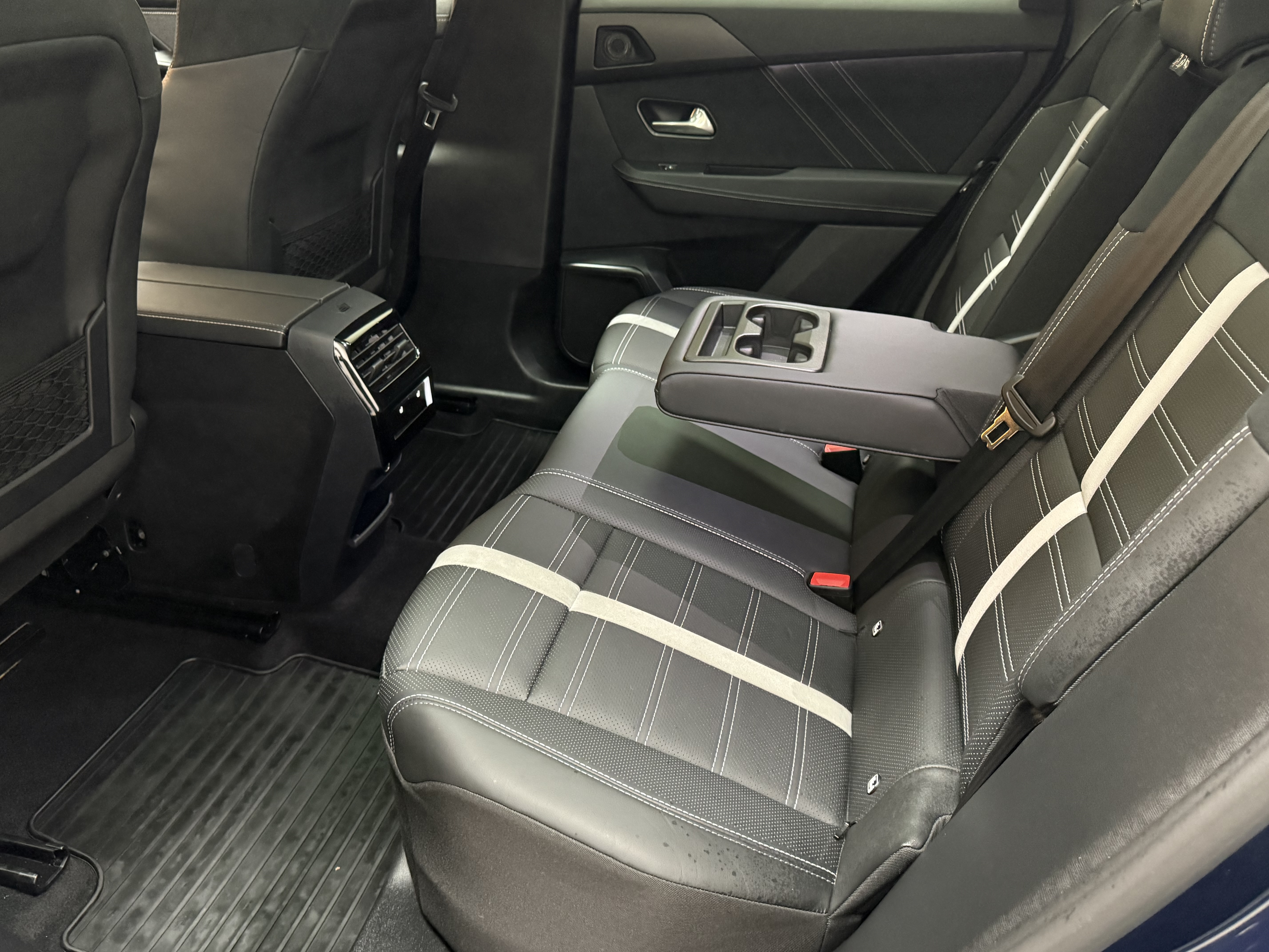  2025 Grandland 1.2 Hybrid GS+Ultimate 11.047 Km