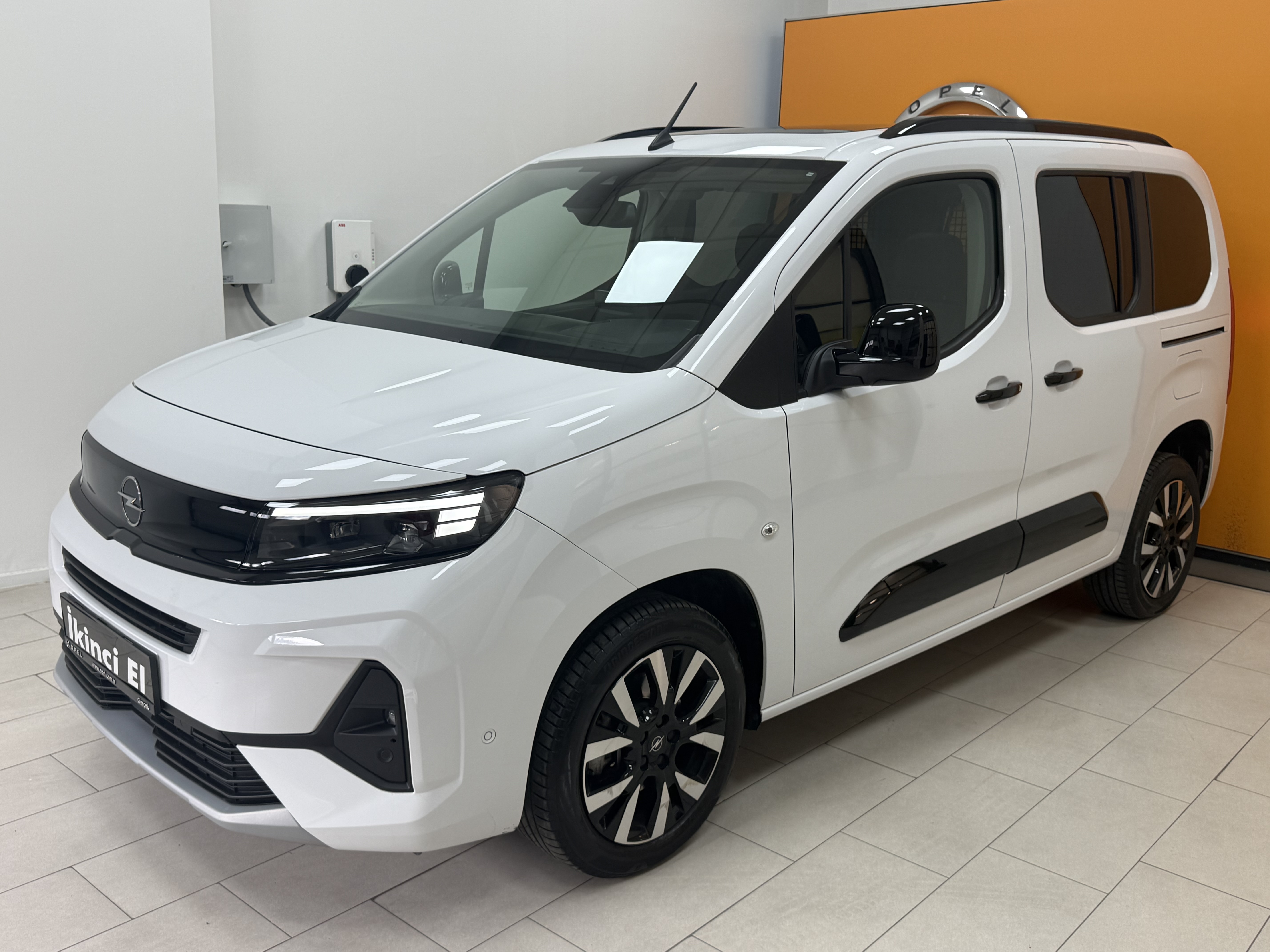 2025 Combo Life 1.5 D Ultimate 10.487 Km Boyasız