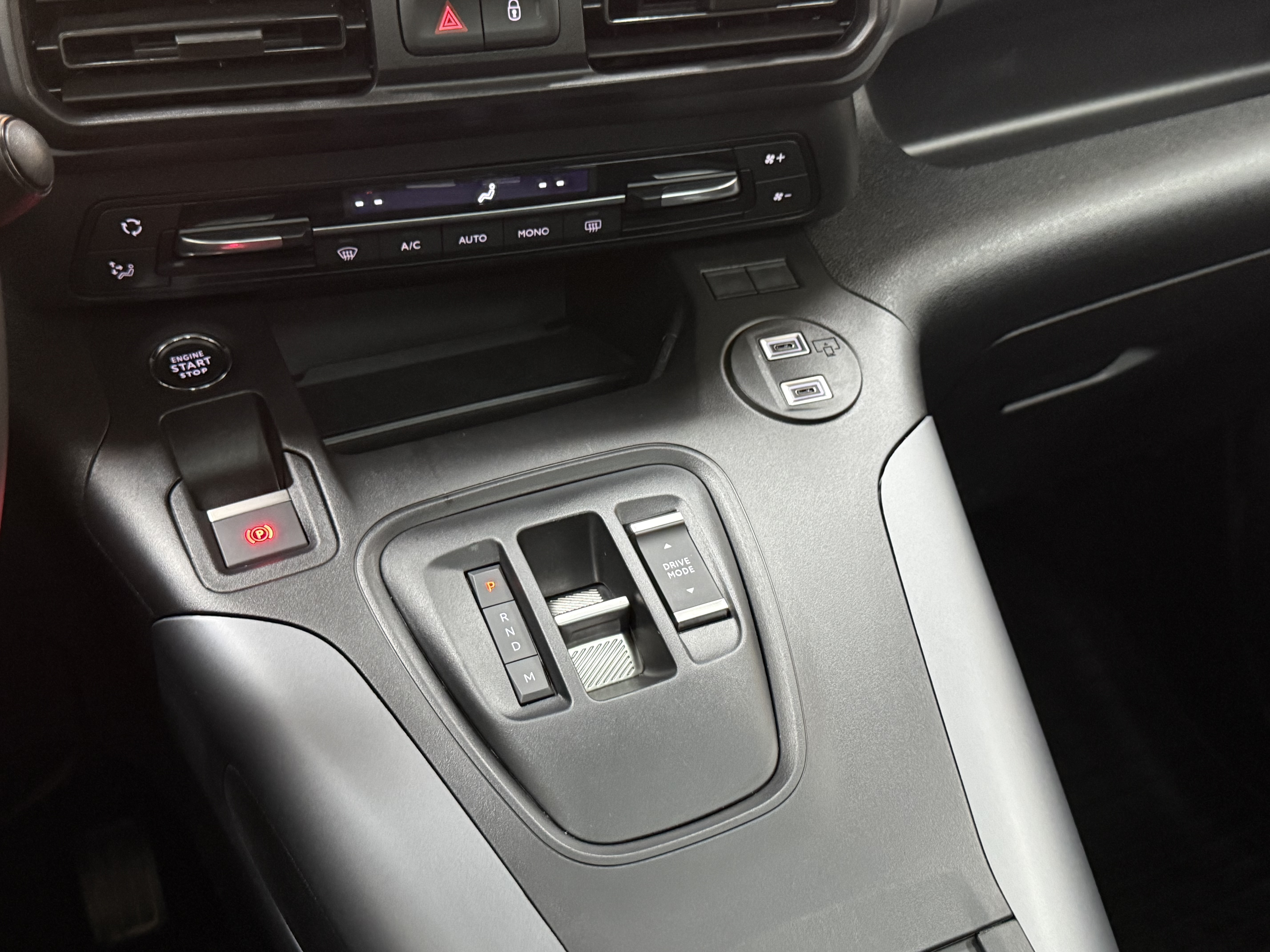 2025 Combo Life 1.5 D Ultimate 10.487 Km Boyasız