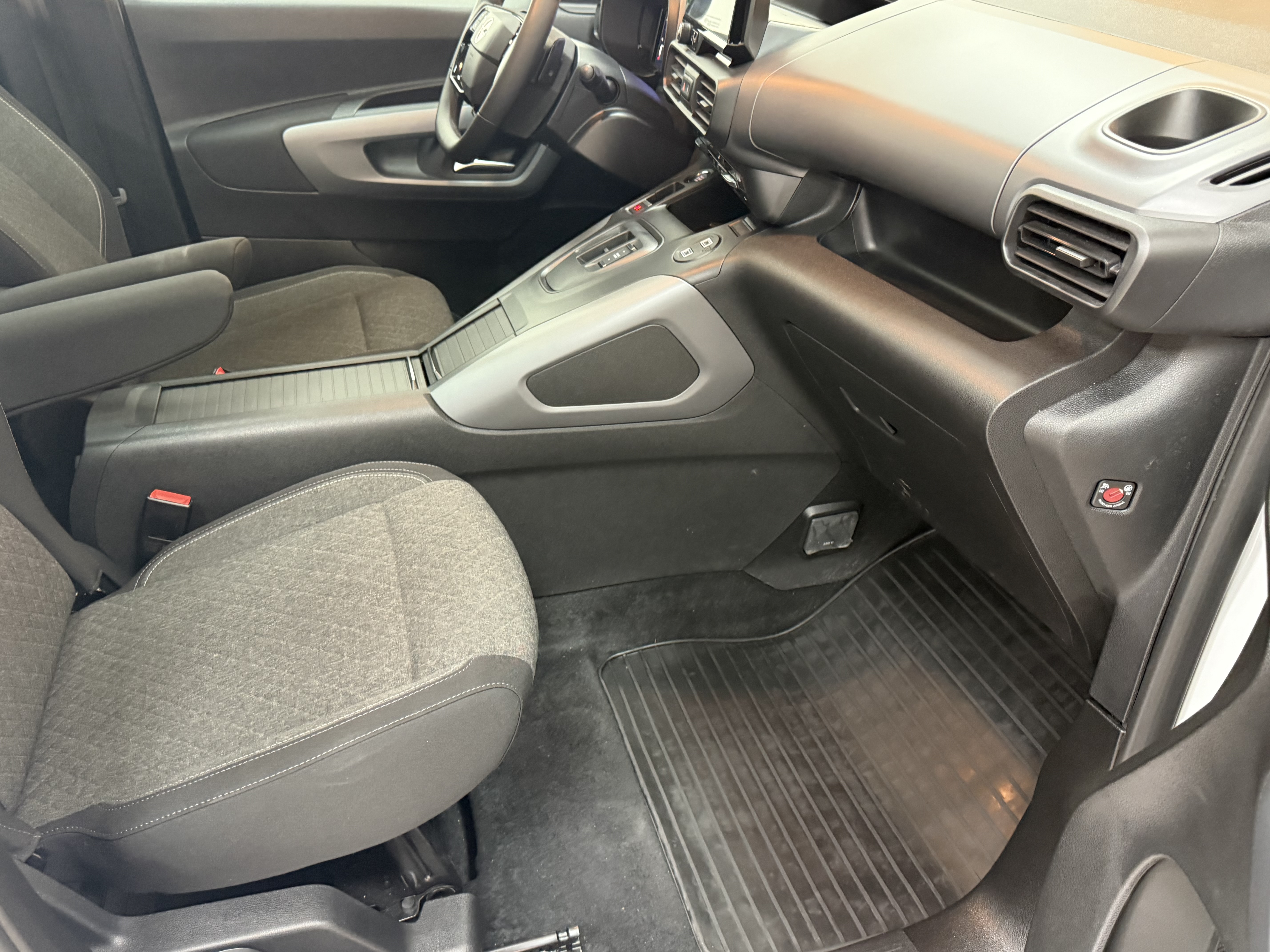 2025 Combo Life 1.5 D Ultimate 10.487 Km Boyasız