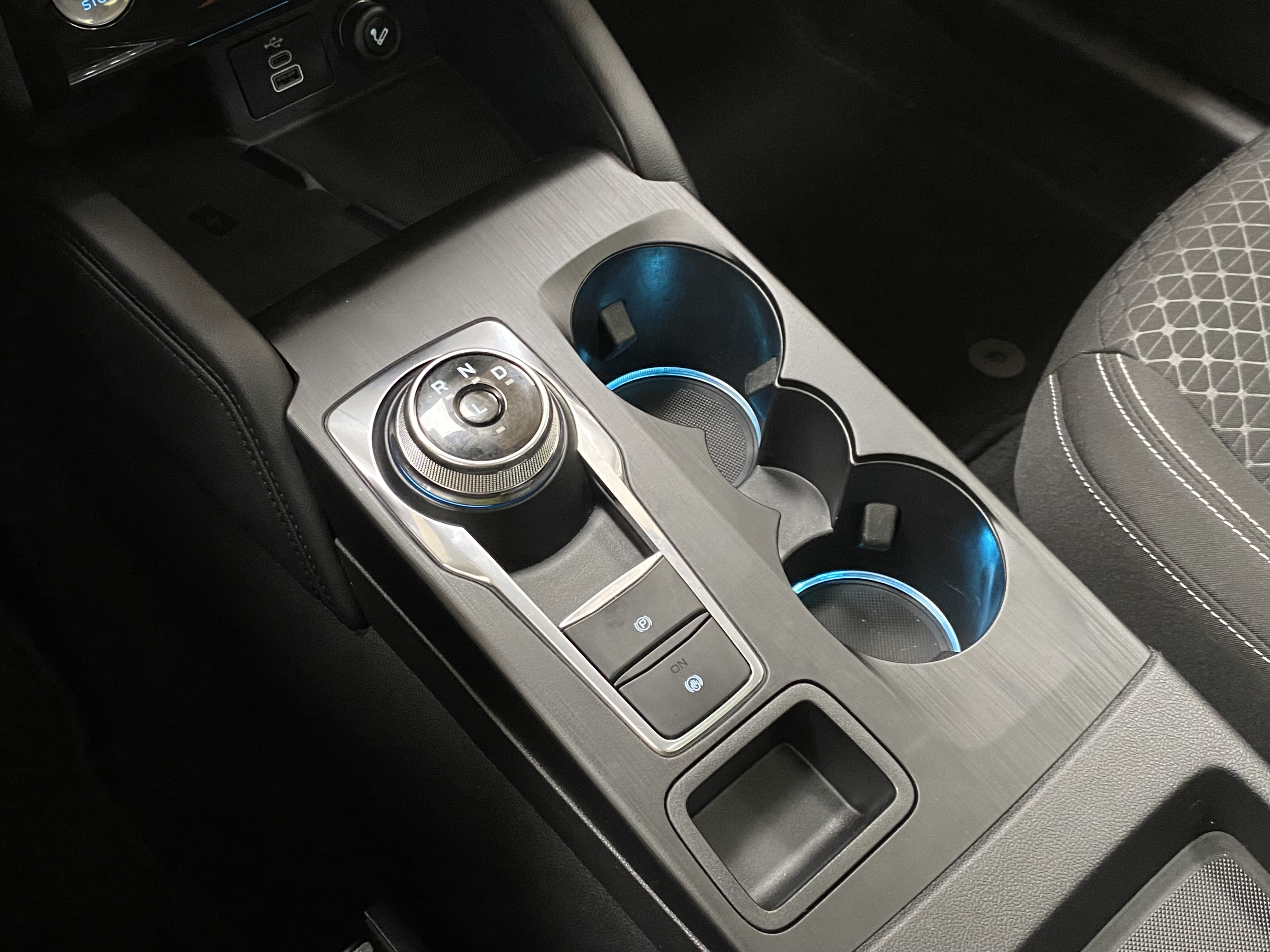 2024 Kuga 1.5 EcoBoost Titanium 54.920 Km Boyasız