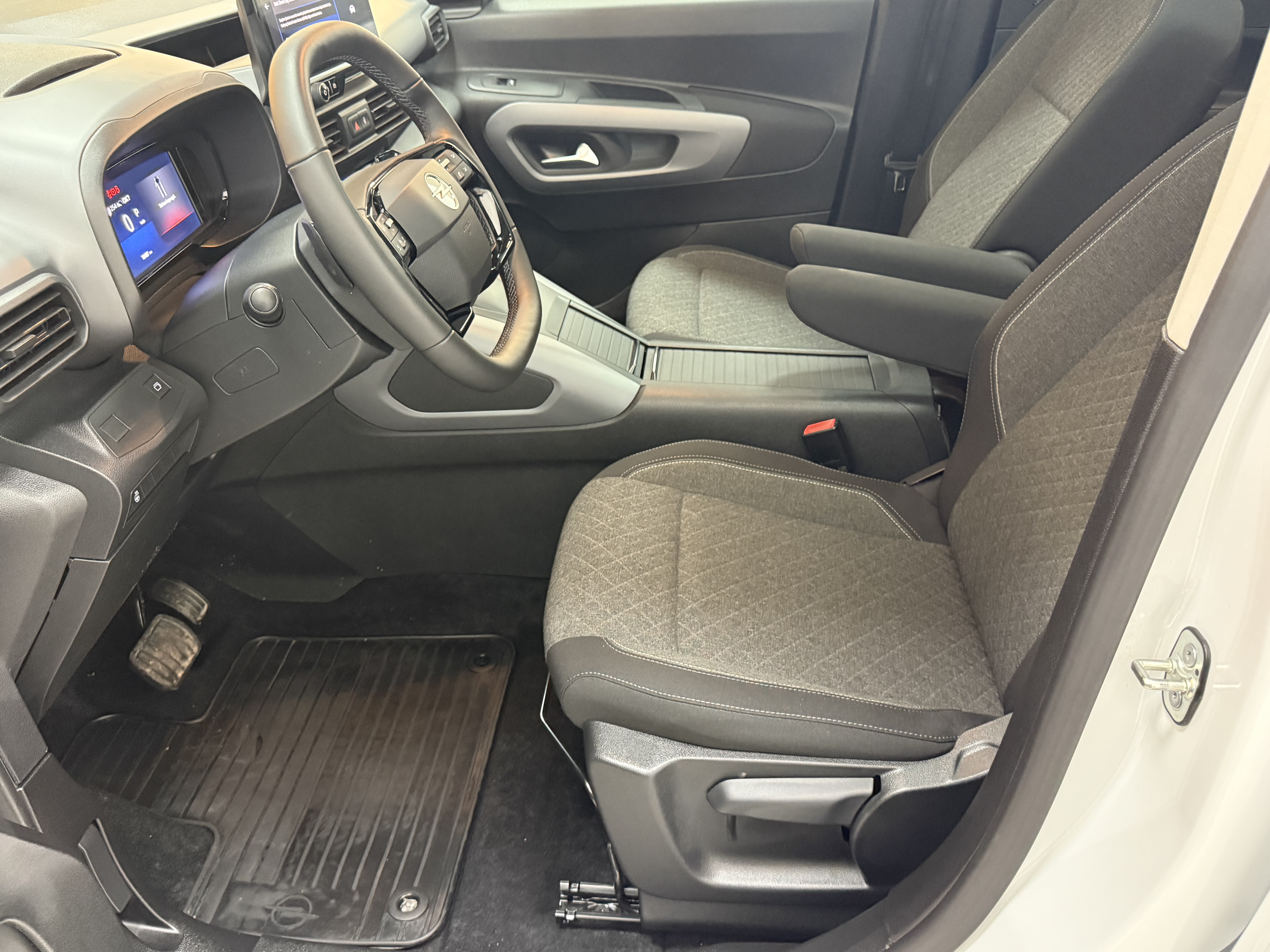 2025 Combo Life 1.5 D Ultimate 10.487 Km Boyasız