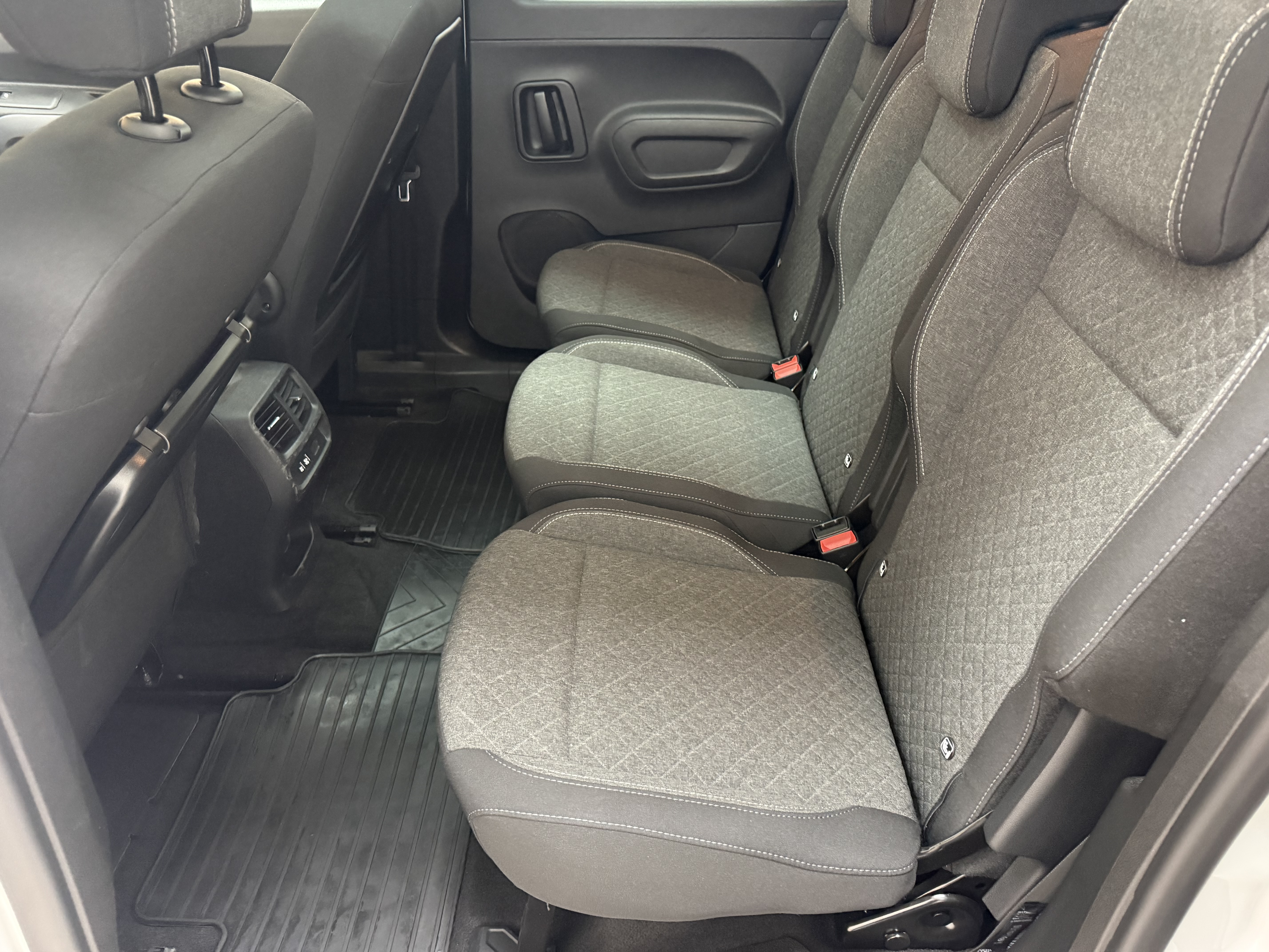 2025 Combo Life 1.5 D Ultimate 10.487 Km Boyasız