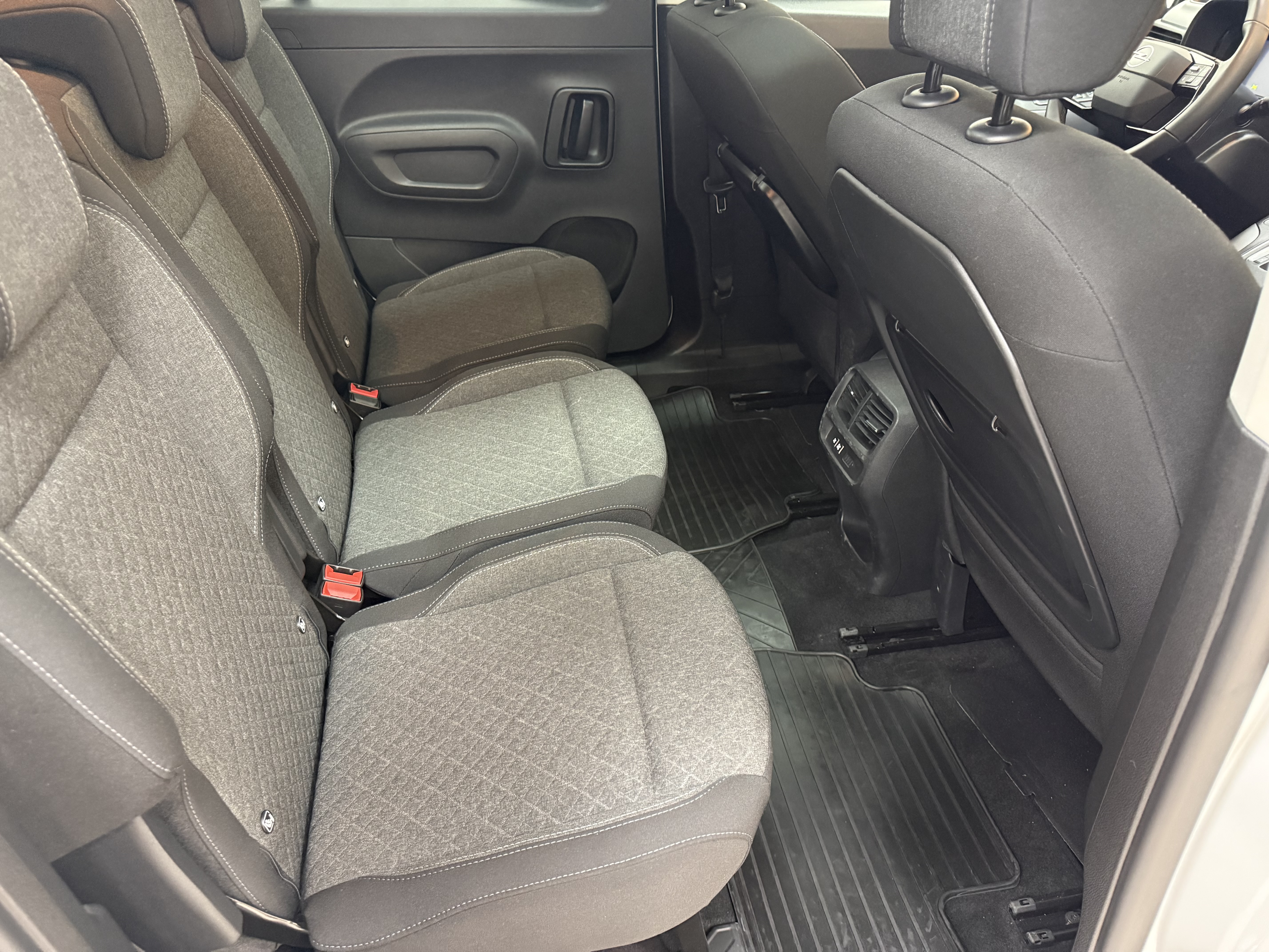 2025 Combo Life 1.5 D Ultimate 10.487 Km Boyasız