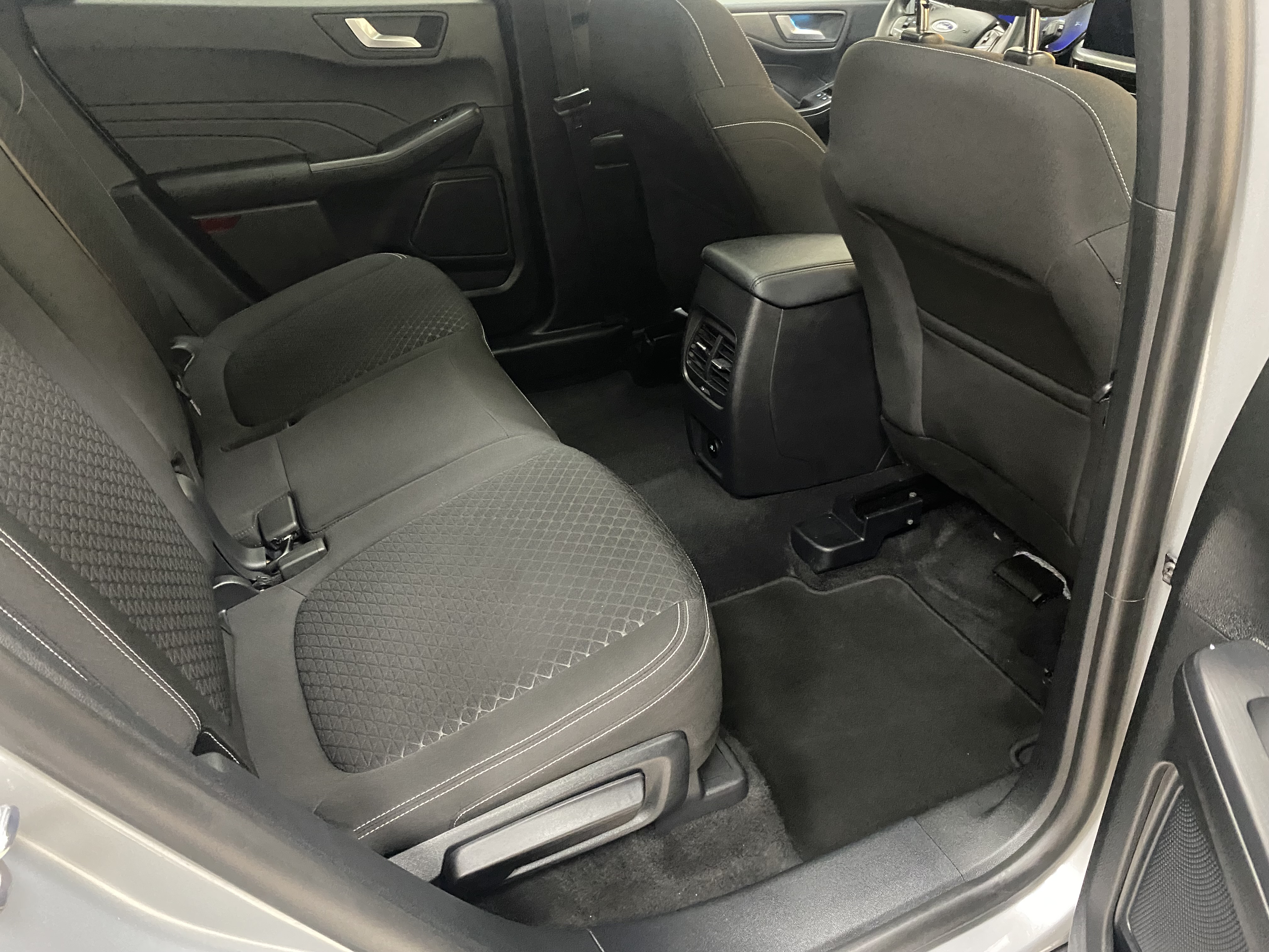 2024 Kuga 1.5 EcoBoost Titanium 54.920 Km Boyasız