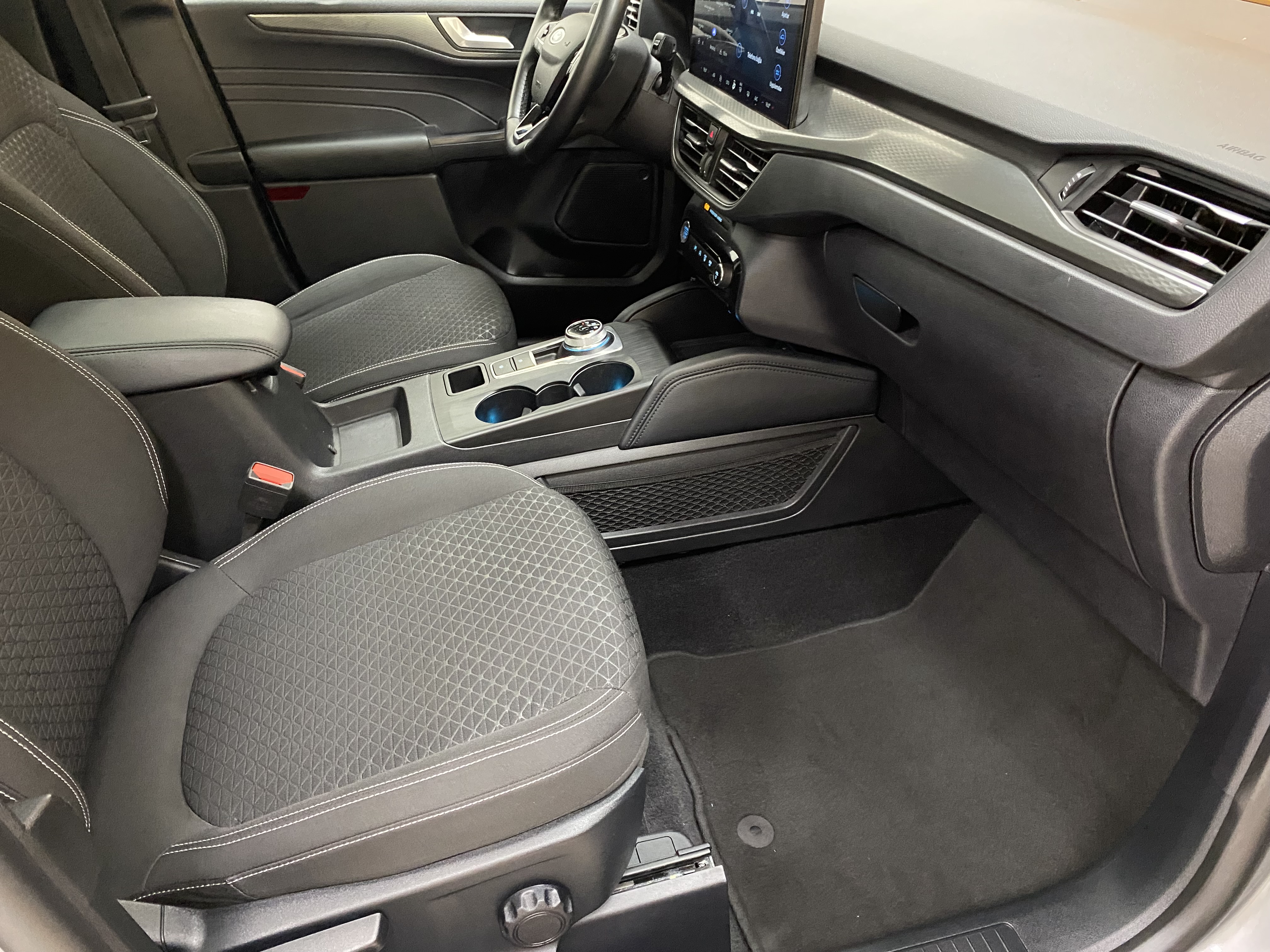 2024 Kuga 1.5 EcoBoost Titanium 54.920 Km Boyasız