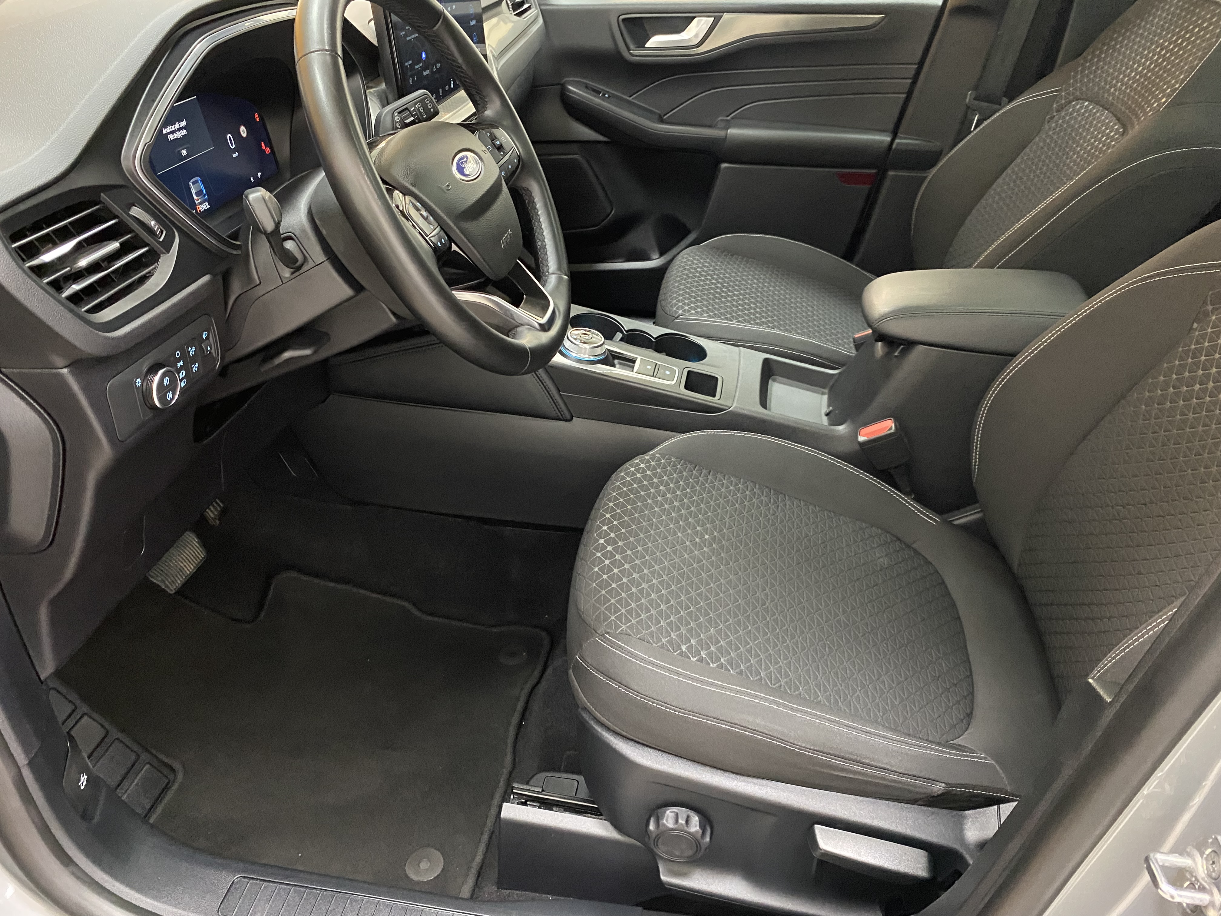 2024 Kuga 1.5 EcoBoost Titanium 54.920 Km Boyasız