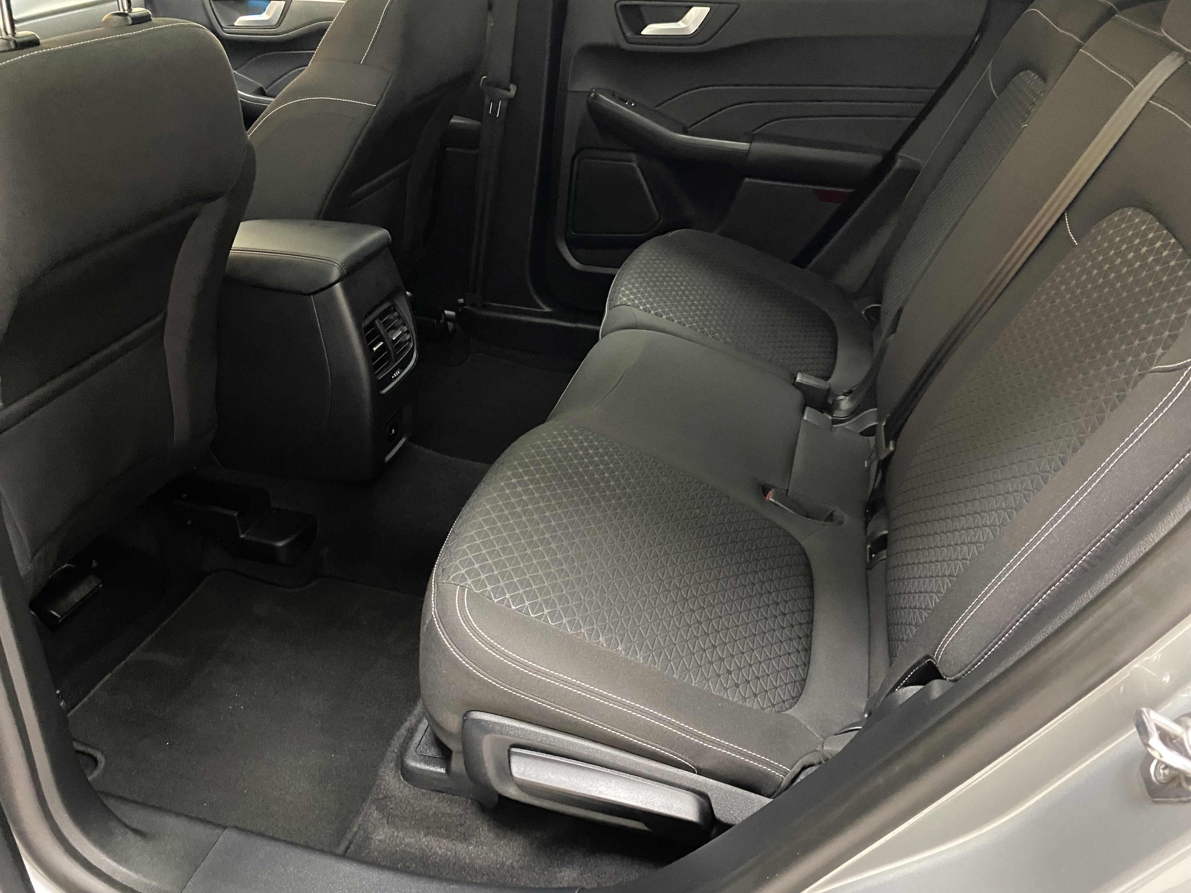 2024 Kuga 1.5 EcoBoost Titanium 54.920 Km Boyasız