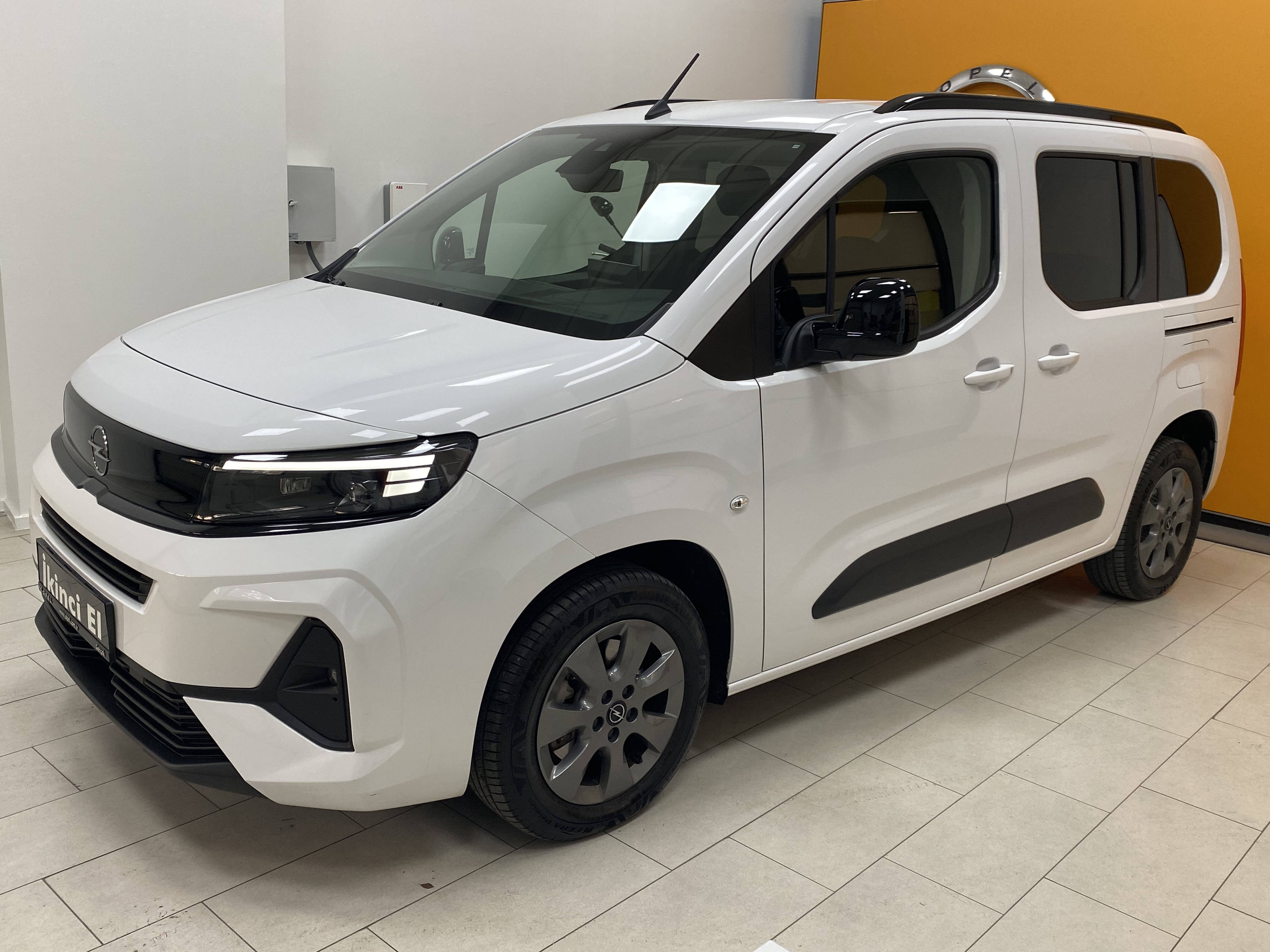 2024 Combo Elektrik 100 kW 7.859 Km